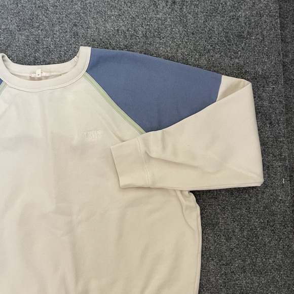 Levi's Tops - Levi's Sweatshirt Large Unisex Cream Blue Raglan Crewneck Pullover Chest Logo